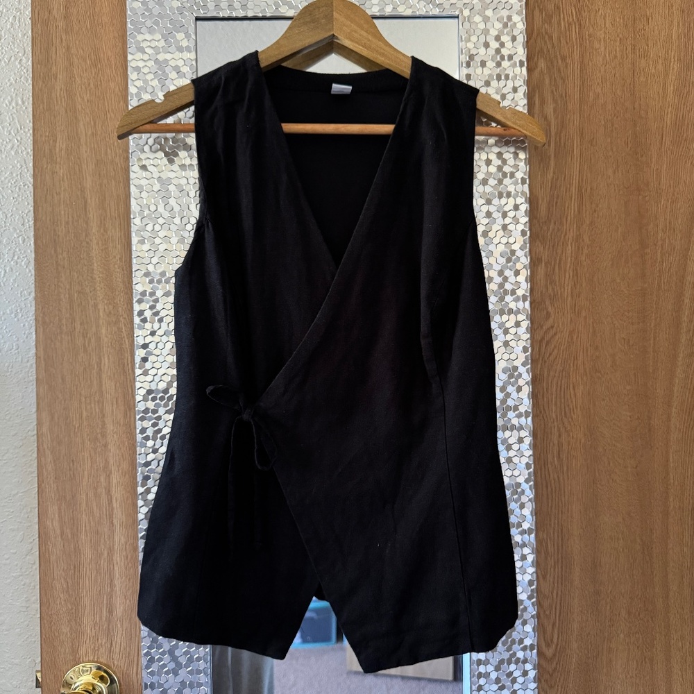 Women's Old Navy wrap-front black linen blend vest, XS